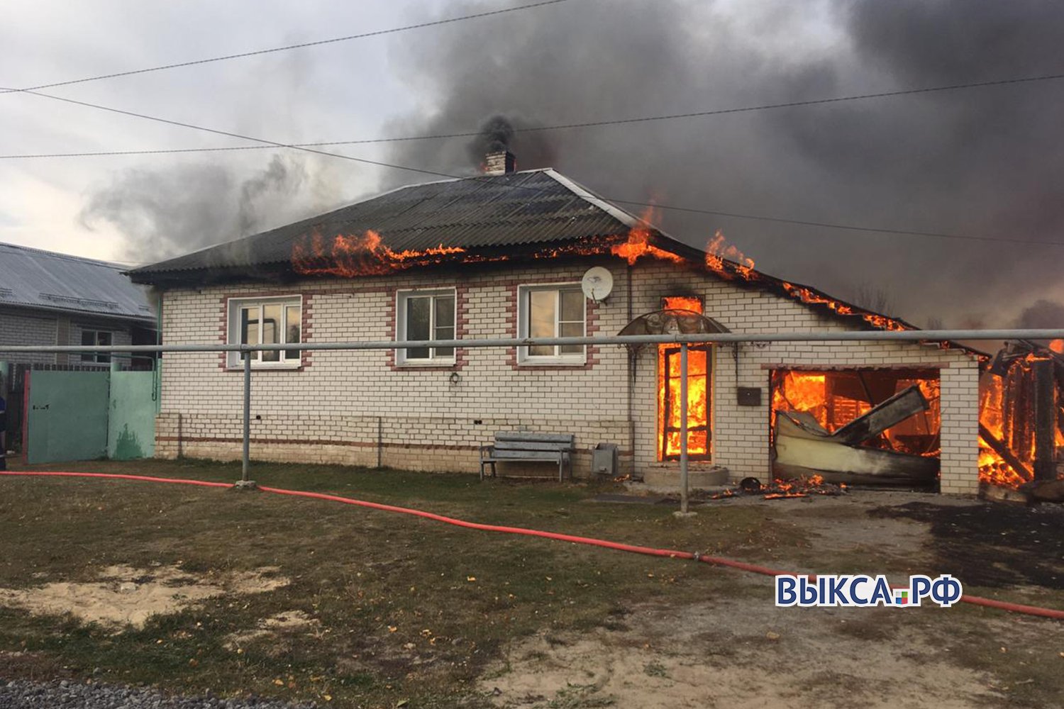 Два жилых дома сгорели в Нижней Верее